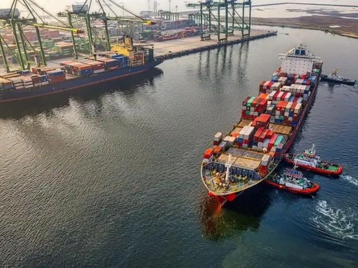 Military Objectives at Sea: Neutral Merchant Shipping in the Ukraine Conflict Naval Warfare, Economic Strategy, and the Civilianization of the Battlefield